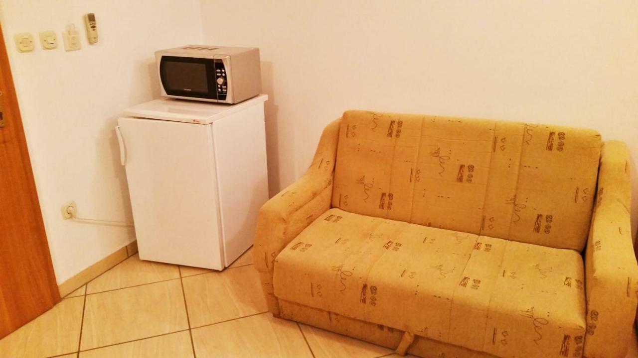 Obala Apartment & Studios Малинска Екстериор снимка
