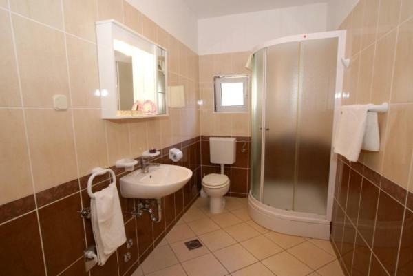 Obala Apartment & Studios Малинска Екстериор снимка