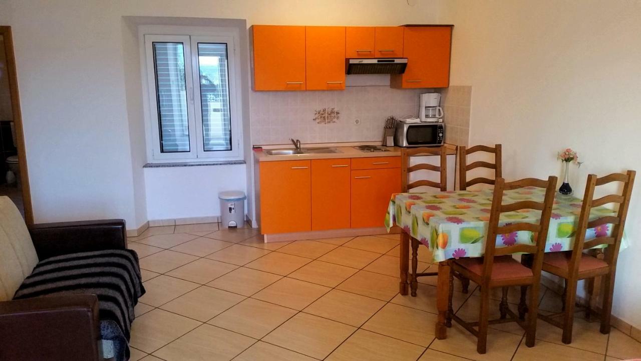 Obala Apartment & Studios Малинска Екстериор снимка