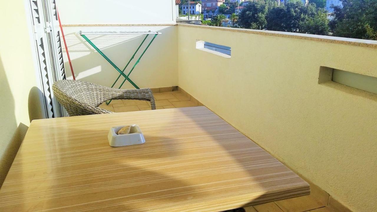 Obala Apartment & Studios Малинска Екстериор снимка