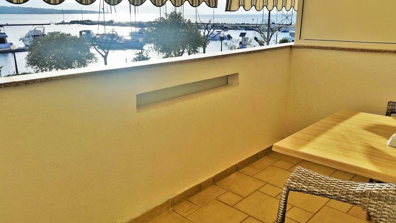 Obala Apartment & Studios Малинска Екстериор снимка