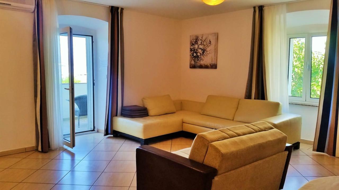 Obala Apartment & Studios Малинска Екстериор снимка