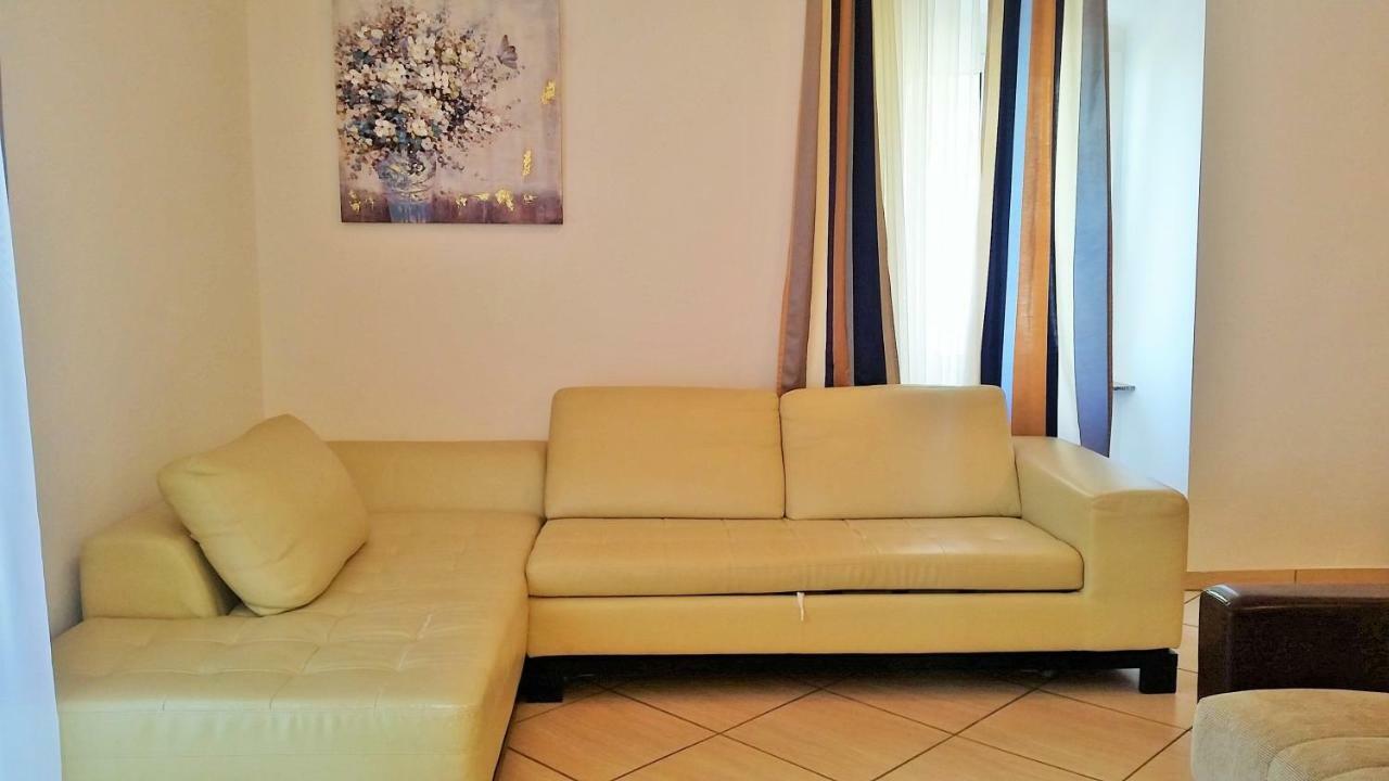 Obala Apartment & Studios Малинска Екстериор снимка