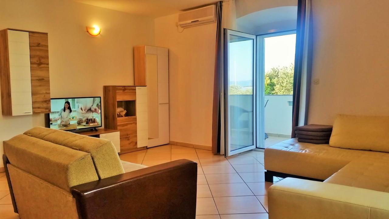 Obala Apartment & Studios Малинска Екстериор снимка