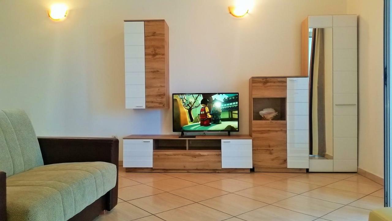 Obala Apartment & Studios Малинска Екстериор снимка