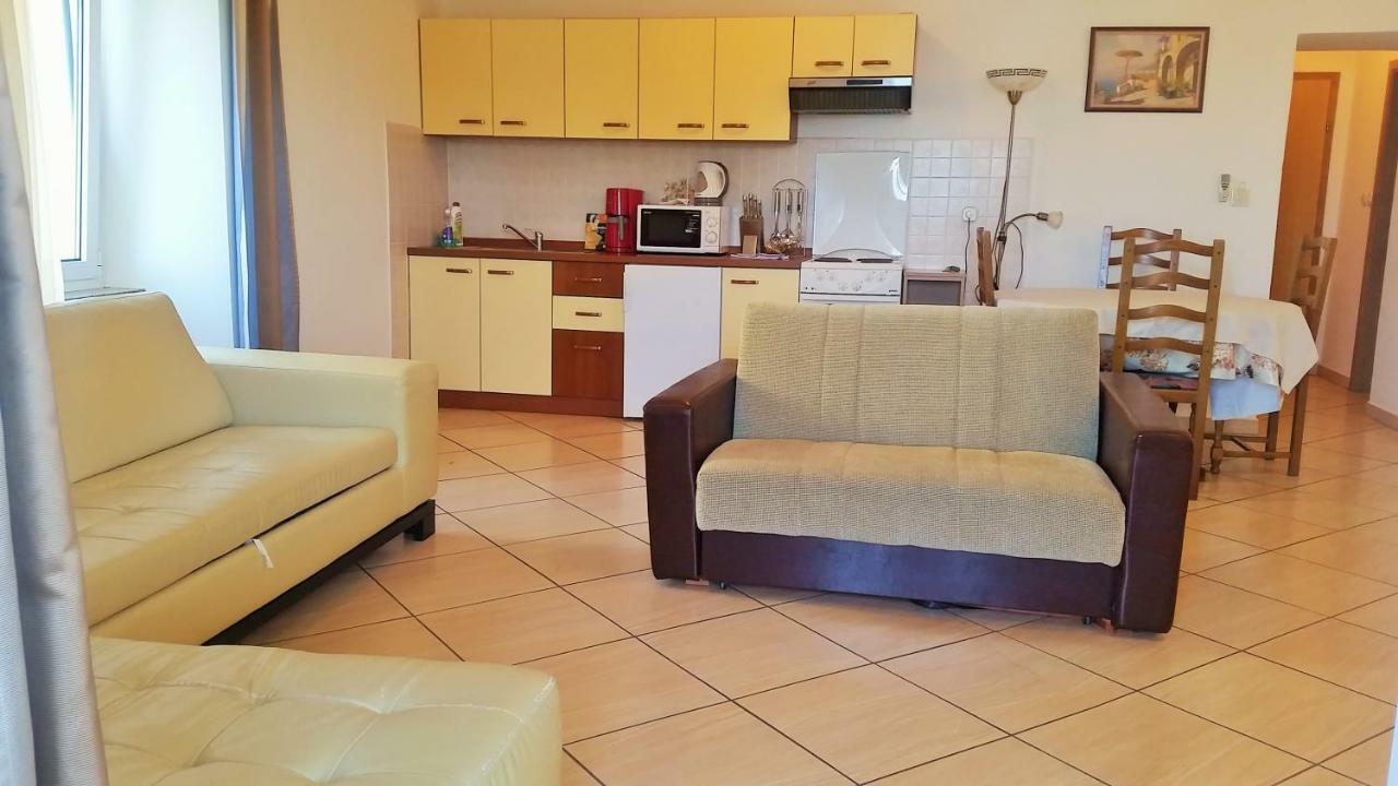 Obala Apartment & Studios Малинска Екстериор снимка