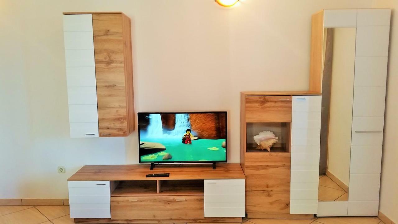 Obala Apartment & Studios Малинска Екстериор снимка
