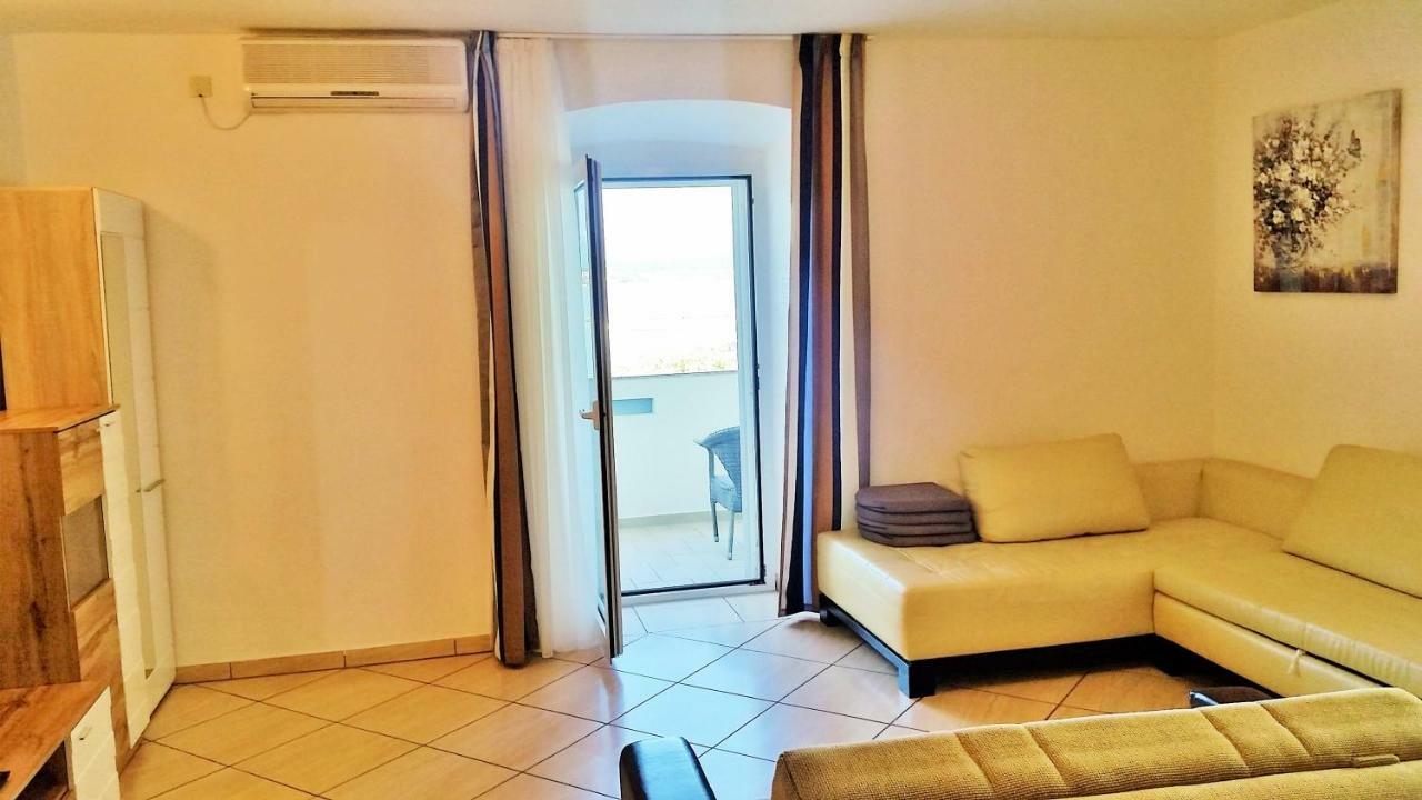 Obala Apartment & Studios Малинска Екстериор снимка